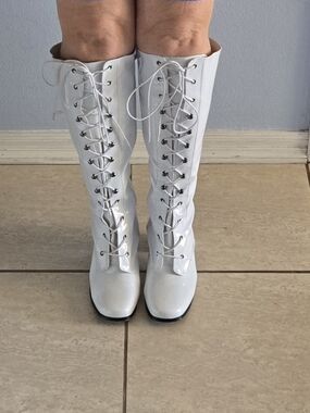 White Patent Go-Go Boots Womens 7 Fits 10W Knee High Lace-Up